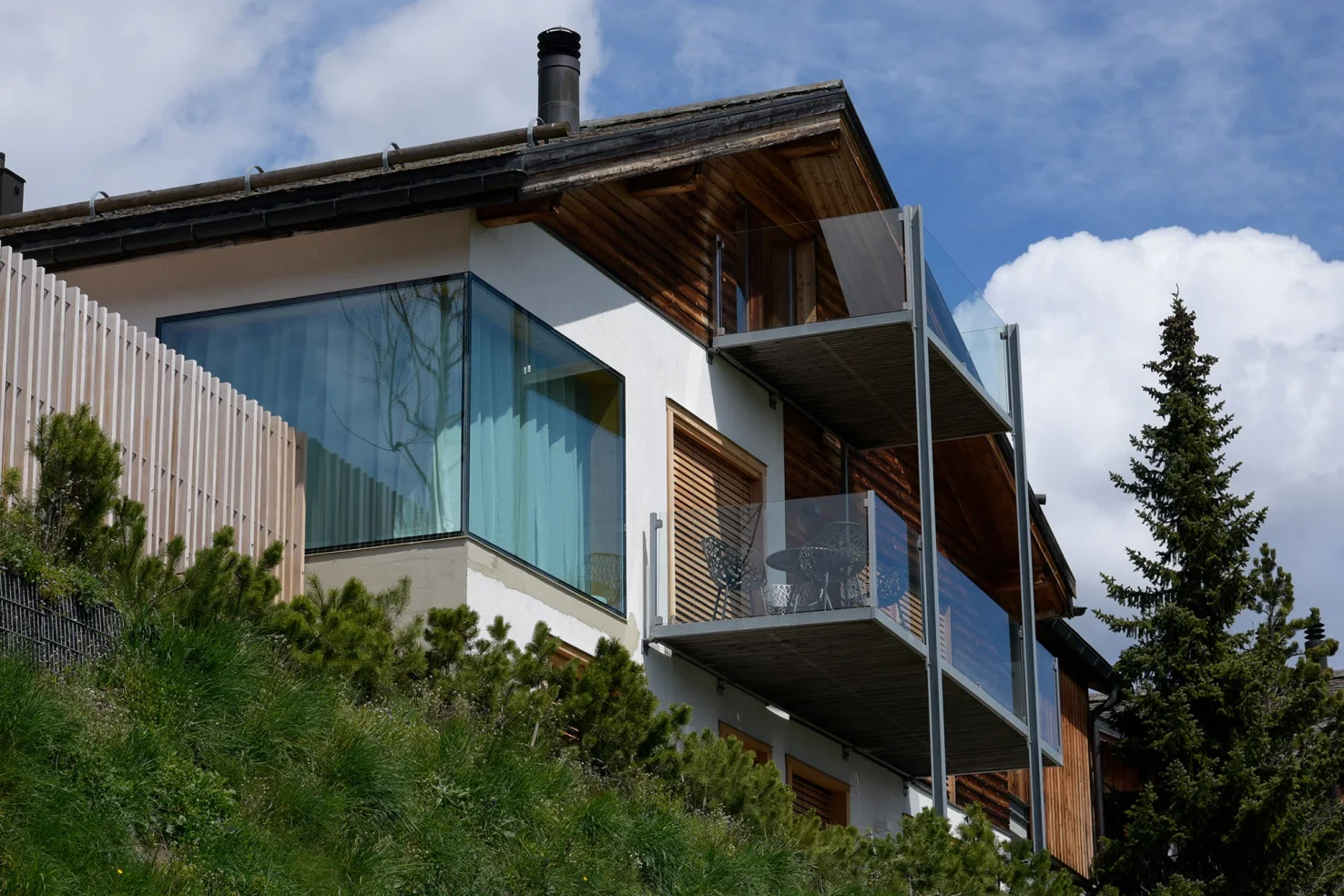 Holzlamellenstoren Referenzen Galerie 2000x1333 01 min Falera