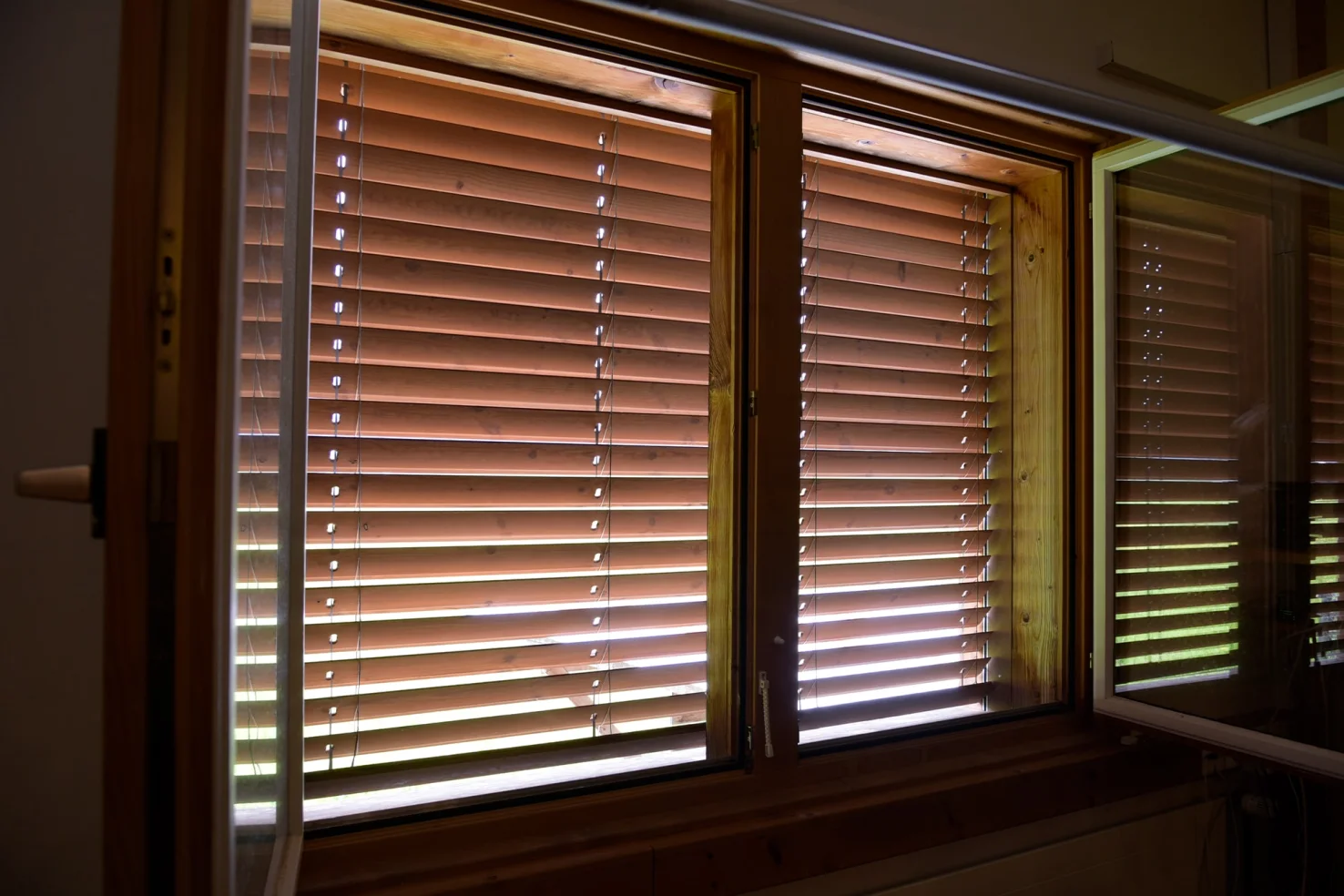 Holzlamellenstoren Referenzen Galerie 2000x1333 01 min Kaltbrunn